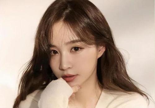 初代网红雪梨被曝大瓜 潜规则二血泪代言,血泪代言背后的真相揭露